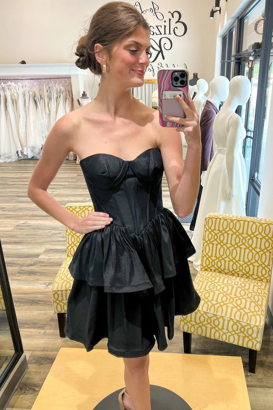 Vestido de fiesta corto multicapa con escote en forma de A y escote en forma de corazón